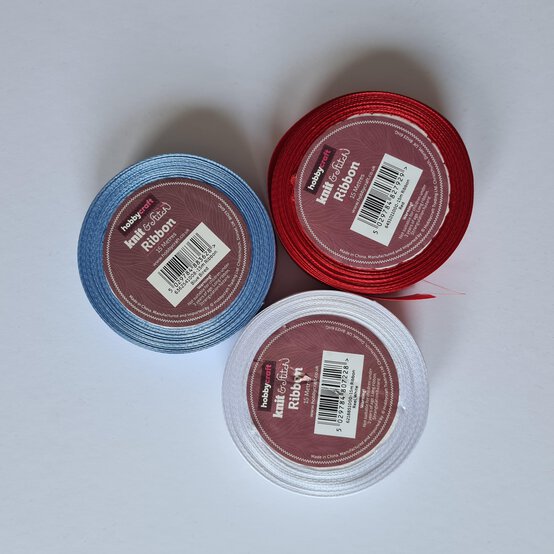 Idea_how-to-make-union-flag-bunting_ribbon-bunting_step1.jpg?sw=554&q=85