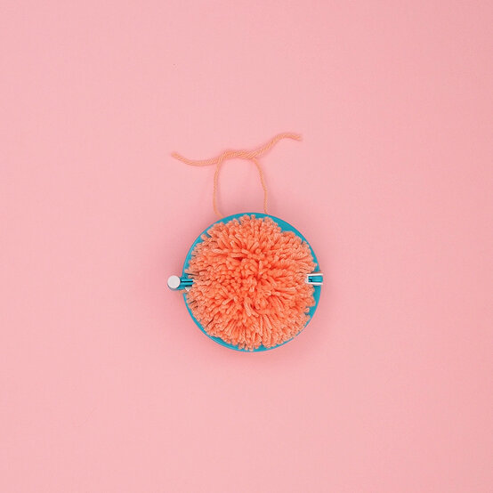 pom-pom-how-to-6.jpg?sw=554&q=85