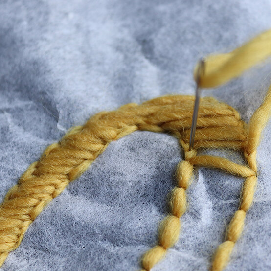 ideas%5Fhow%2Dto%2Dembroider%2Da%2Dcushion%2Dfor%2Dchristmas%5Fstep%2D9.JPG?sw=554&q=85