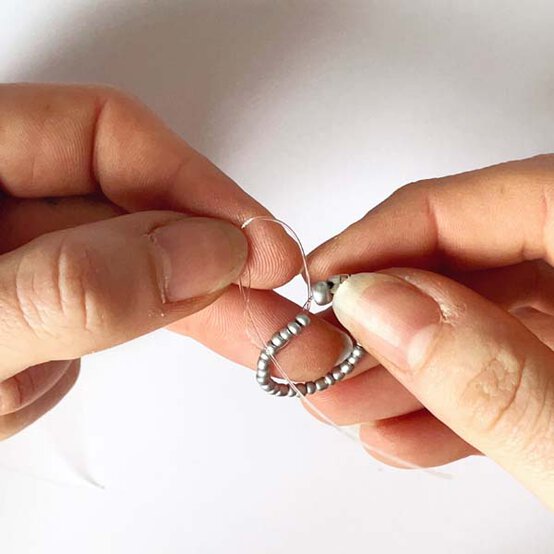 ideas%5Fjewellery%2Dprojects%2Dto%2Dmake%2Dwith%2Dbeads%5Fstar%2Dring%2D3.jpg?sw=554&q=85