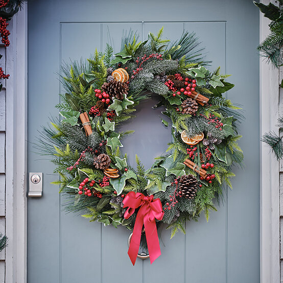 wreath-1a.jpg?sw=554&q=85