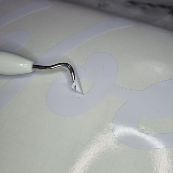 idea_how-to-make-personalised-balloons-pink_step5.jpg?sw=554&q=85