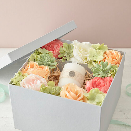 floral-giftbox.jpg?sw=554&q=85