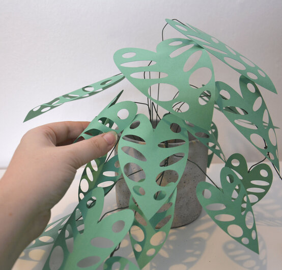 cricut_how_to_make_a-_paper_monstera_plant_step12_2.jpg?sw=554&q=85