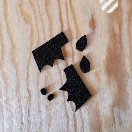 pom-pom-bat-3b.jpg?sw=554&q=85