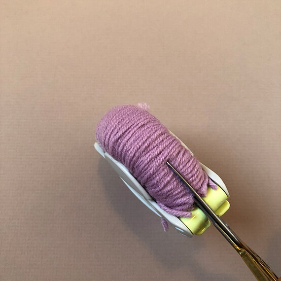 pom-pom-egg_step3.jpg?sw=554&q=85