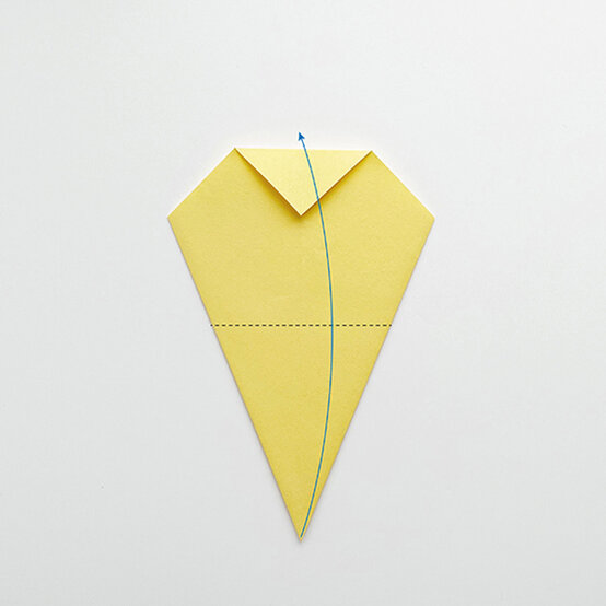 how-to-fold-an-origami-chick-step-5.jpg?sw=554&q=85