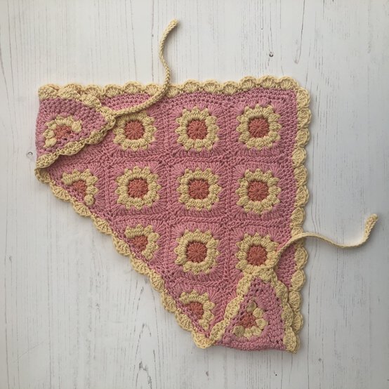 make_your_own_daisy_bandana_2.jpg?sw=554&q=85