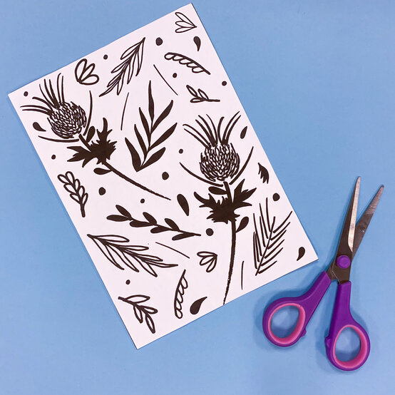 how-to-lino-cut-a-scottish-thistle-print_preparation_step-1_2.jpg?sw=554&q=85