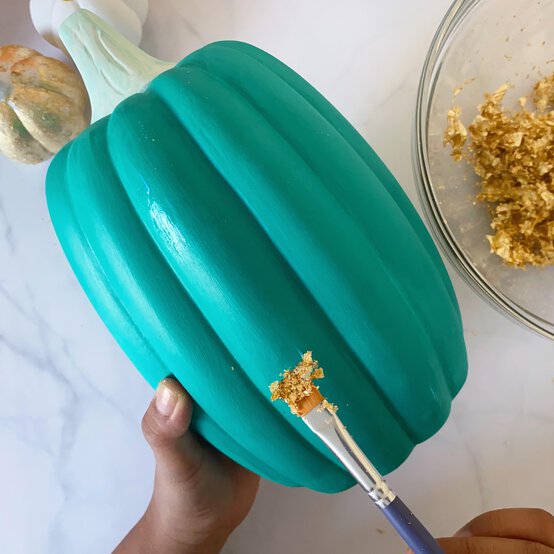 sophisticated-halloween-2020_step-8.jpg?sw=554&q=85