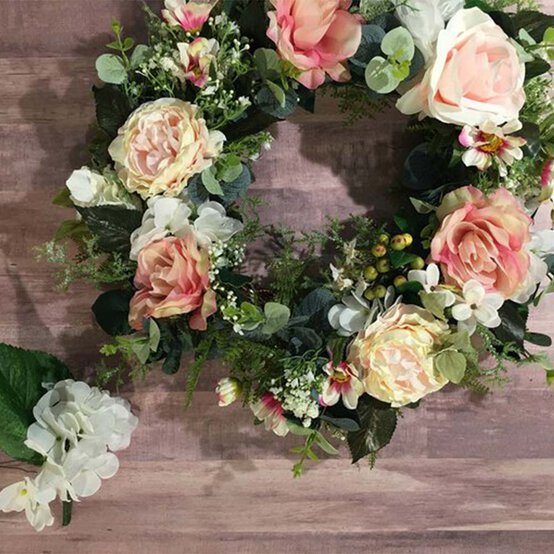 Idea_how-to-make-a-pink-floral-spring-wreath_step11.jpg?sw=554&q=85