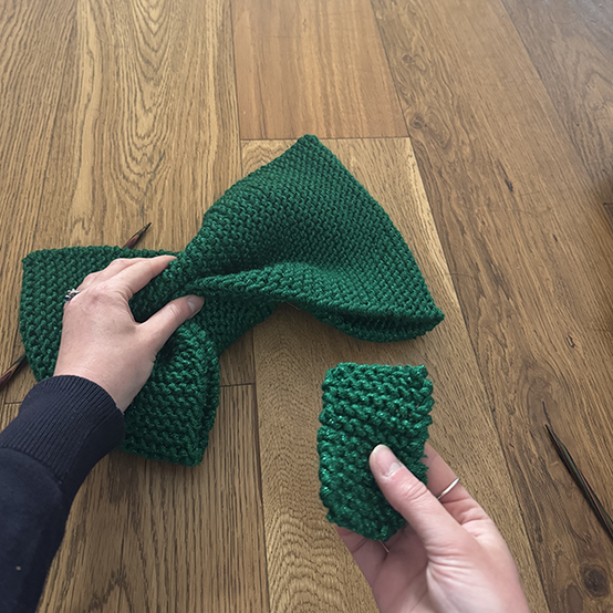 idea%5Fknit%2Da%2Dpresent%2Dcushion%5Fstep10.png?sw=554&q=85