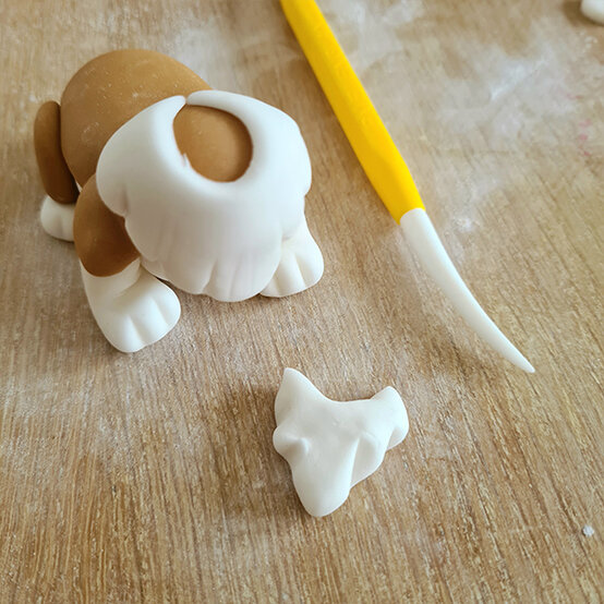 How-to-Make-a-Platinum-Jubilee-Showstopper-Cake_Step22b.jpg?sw=554&q=85