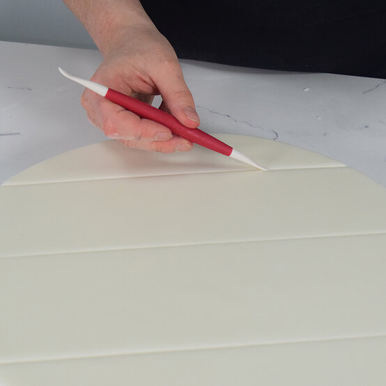 pumpkin-pinata-cake_step3_2.jpg?sw=554&q=85