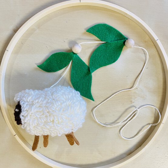 spring_mobile_marking_hoop_18.jpeg.jpg?sw=554&q=85