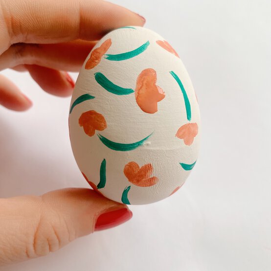 how-to-make-floral-painted-eggs-7.jpg?sw=554&q=85