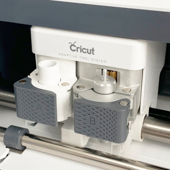 Cricut_How_to_make_a_personalised_baking_hamper_Cricut%20jars_step%206.jpg?sw=554&q=85