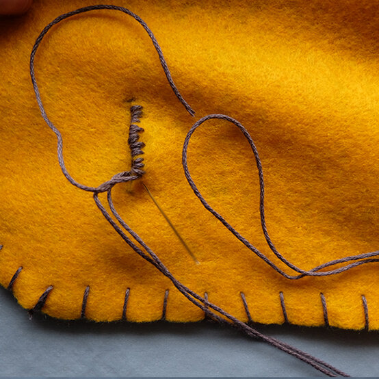 felt-pencilcase-step14.jpg?sw=554&q=85