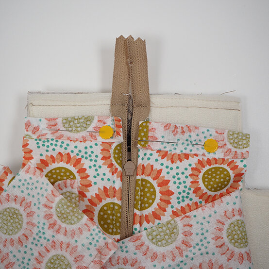 printed-boxy-bag-5.jpg?sw=554&q=85