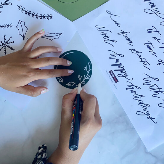 idea_christmas-drawn-gifttag_step3b.jpg?sw=554&q=85