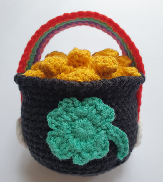 how_to_crochet_a-_st_patricks_day_leprechaun_gold_4.jpg?sw=554&q=85