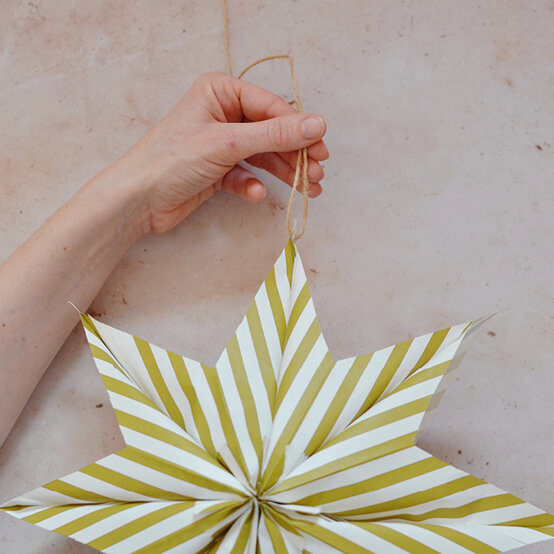 paper-bag-stars10.jpg?sw=554&q=85