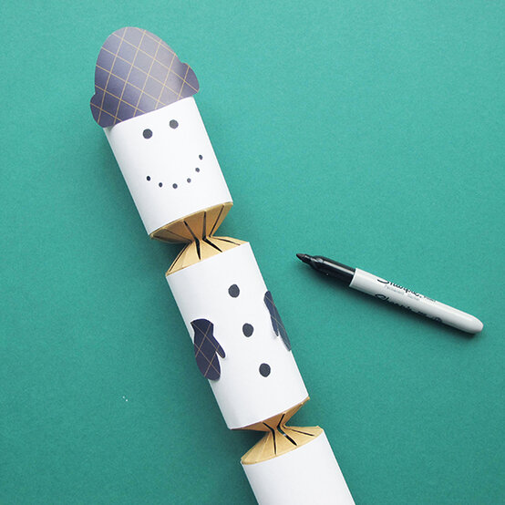 table-dec-cracker-6-e.jpg?sw=554&q=85