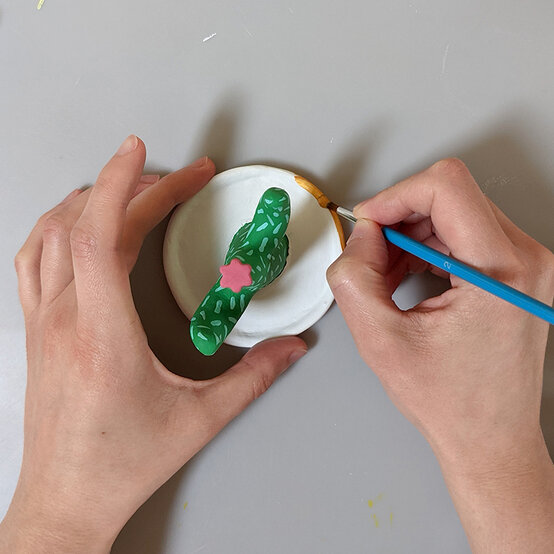air-dry-clay-jewellery-cactus-holder_10b.jpg?sw=554&q=85