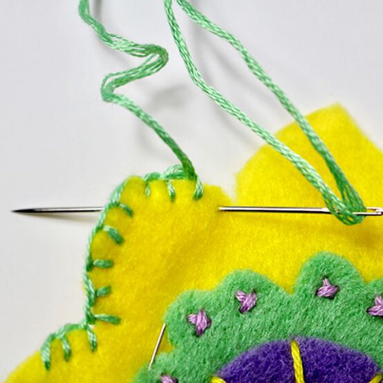 felt-brooch-step4-580x580.jpg?sw=554&q=85