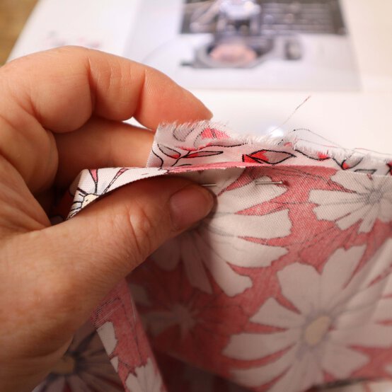 letter-cushion_step4_2.jpg?sw=554&q=85