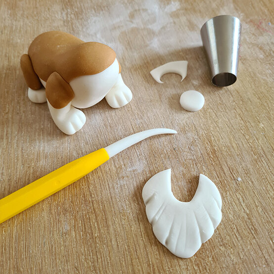 How-to-Make-a-Platinum-Jubilee-Showstopper-Cake_Step22a.jpg?sw=554&q=85