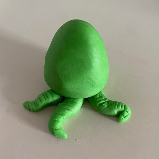 idea_how-to-decorate-a-rocket-cake_step20c.jpg?sw=554&q=85