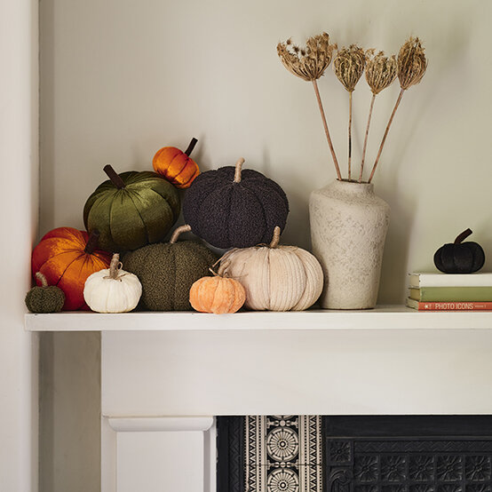autumn%2Ddecor%2Dideas%5Fmantelpiece%2Ddisplay.jpg?sw=554&q=85
