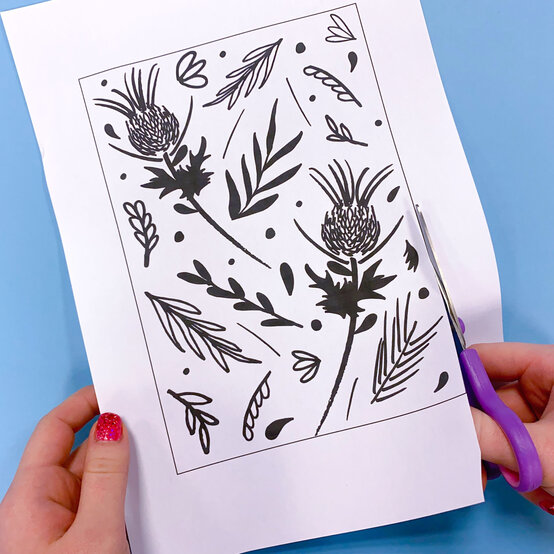 how-to-lino-cut-a-scottish-thistle-print_preparation_step-1_1.jpg?sw=554&q=85