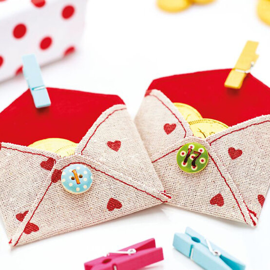 fabric-envelope-advent-calendar.jpg?sw=554&q=85