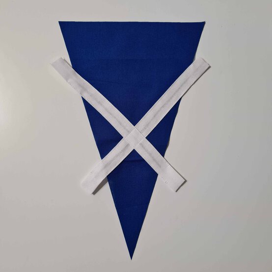 Idea_how-to-make-union-flag-bunting_step3.jpg?sw=554&q=85