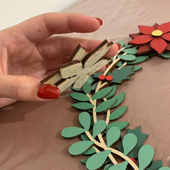 idea_Glowforge-Botanical-Christmas-Wreath_Step15.jpg?sw=554&q=85