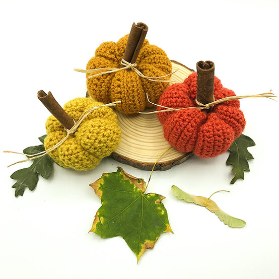 artisan-jacqueline-mcguire-easy-cute-crochet-pumpkins.jpg?sw=554&q=85