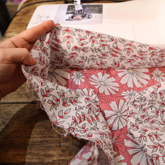 letter-cushion_step5_5.jpg?sw=554&q=85