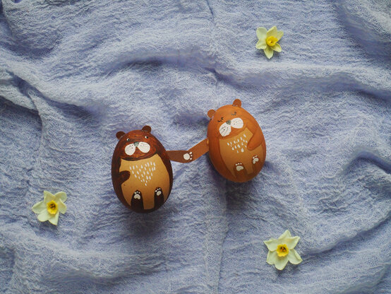 6_easter_egg_decorating_ideas_otter.jpg?sw=554&q=85