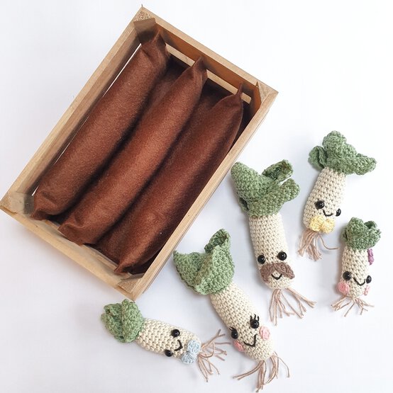 how-to-crochet-amigurumi-leeks-group6.jpg?sw=554&q=85