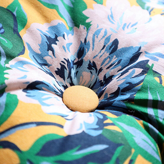 how-to-make-a-seat-cushion_step-11_2.jpg?sw=554&q=85