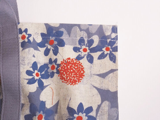 shopping_bag_stitch_11.jpg?sw=554&q=85