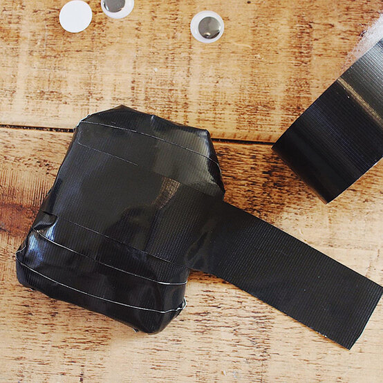 halloween-spider-squishy-step2.jpg?sw=554&q=85