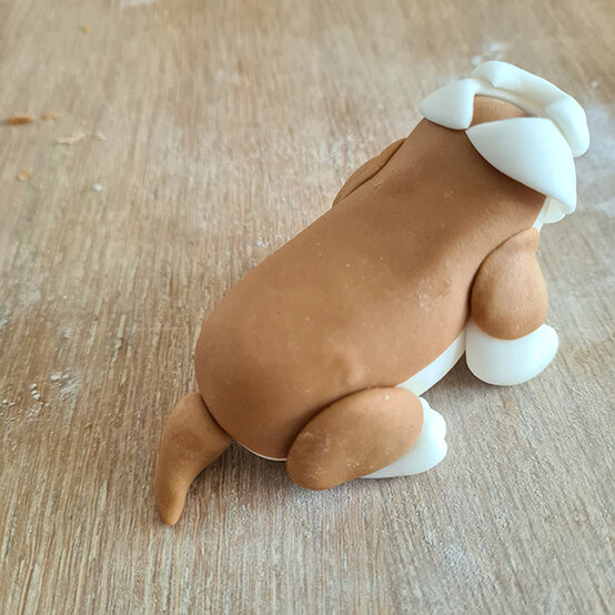 How-to-Make-a-Platinum-Jubilee-Showstopper-Cake_Step23a.jpg?sw=554&q=85