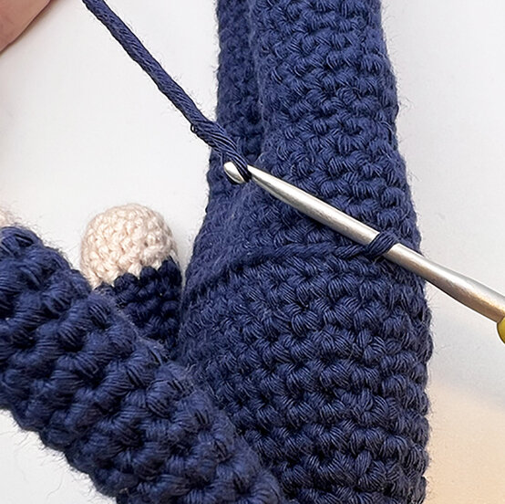 How-to-Crochet-an-Amigurumi-King-Charles_jacket.jpg?sw=554&q=85