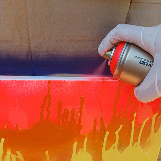 idea_gravity-drip-canvas-with-spray-paint_step9d.jpg?sw=554&q=85