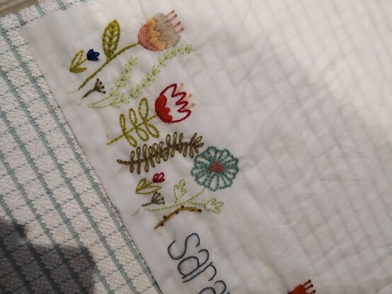 embroided_place_mat_17.jpg?sw=554&q=85