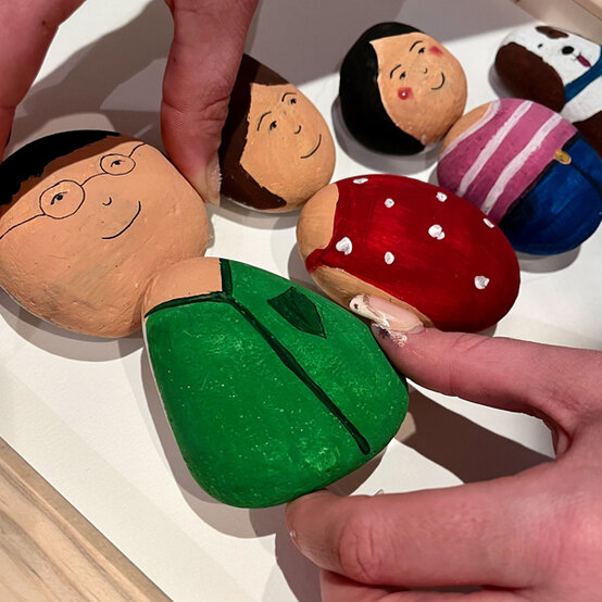 idea_how-to-make-a-pebble-portrait_step8b.jpg?sw=554&q=85