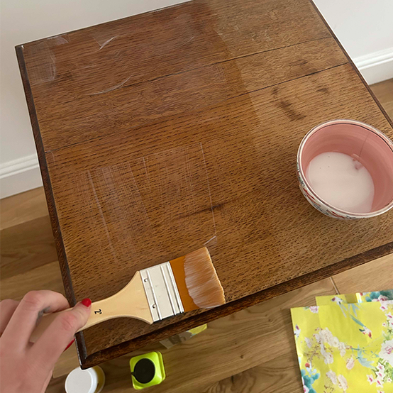 idea%5Fhow%2Dto%2Ddecoupage%2Don%2Dfurniture%5Fstep%2D2.jpg.png?sw=554&q=85